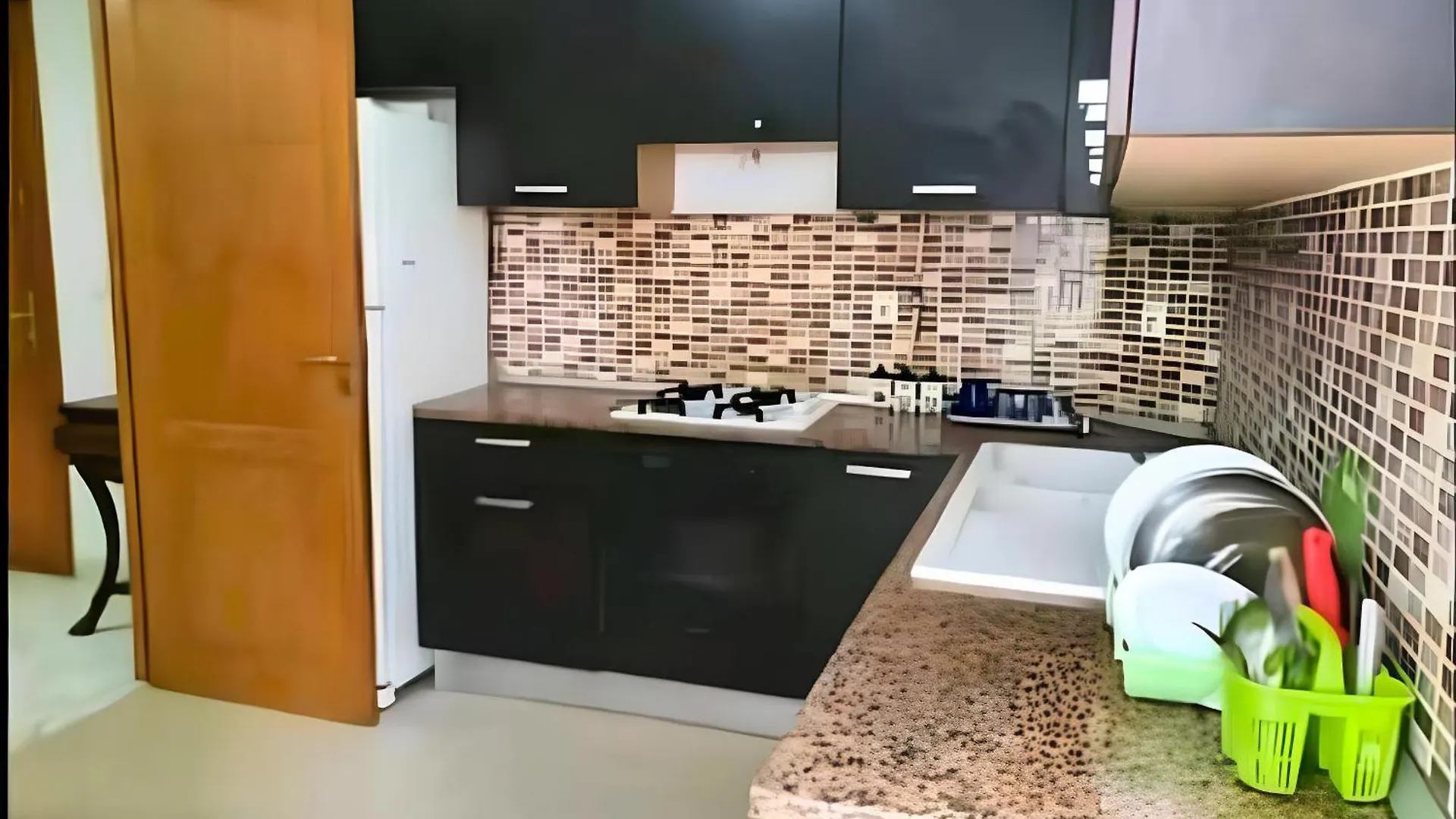 Appartement 141M2 Moderne Haut Standing De 3 Chambres - Internet Fibre A Ennasr 2 - Ideal Pour Famille - Service Navette Borj Turki 0*,