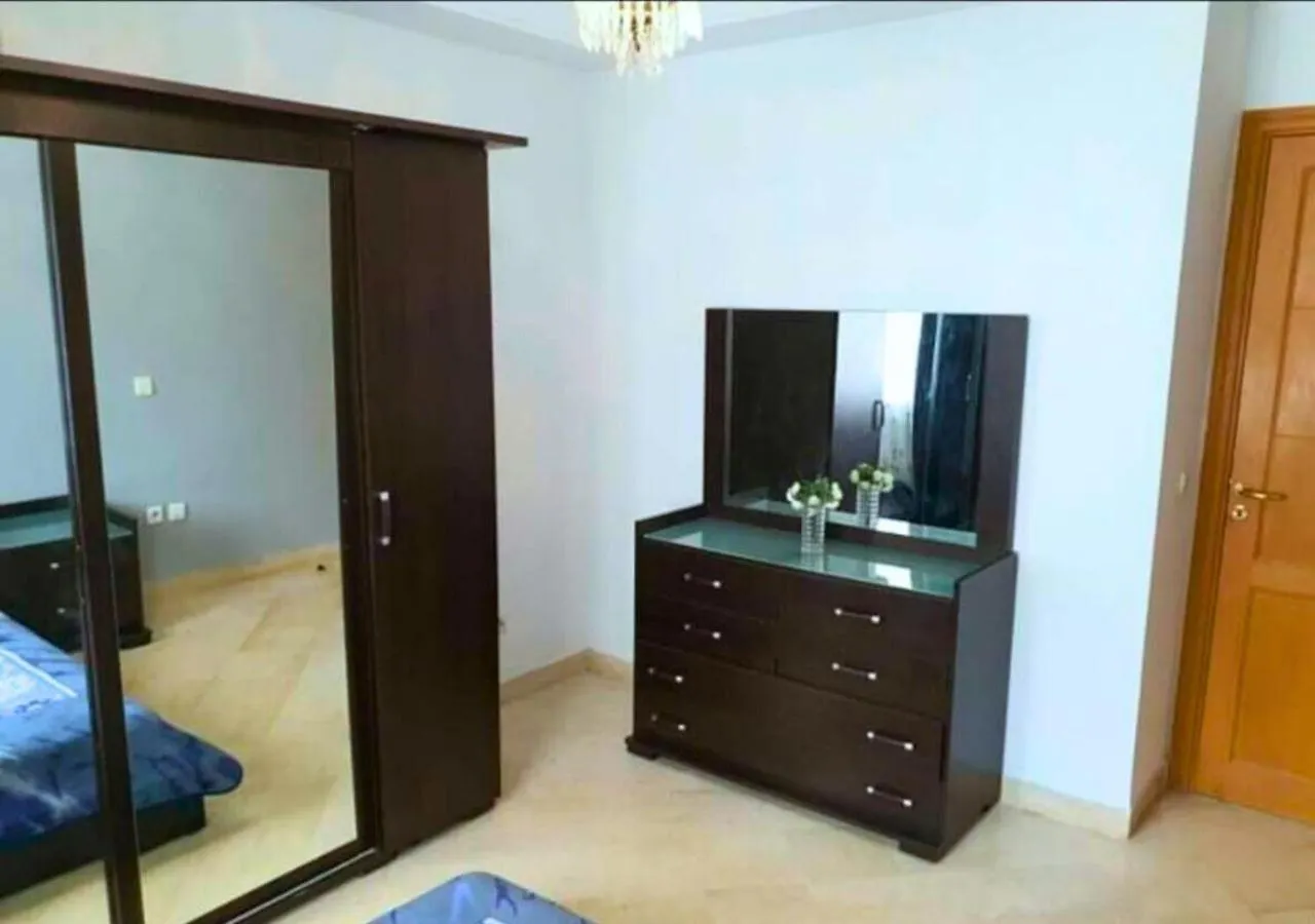 Appartement 141M2 Moderne Haut Standing De 3 Chambres - Internet Fibre A Ennasr 2 - Ideal Pour Famille - Service Navette Borj Turki 0*,