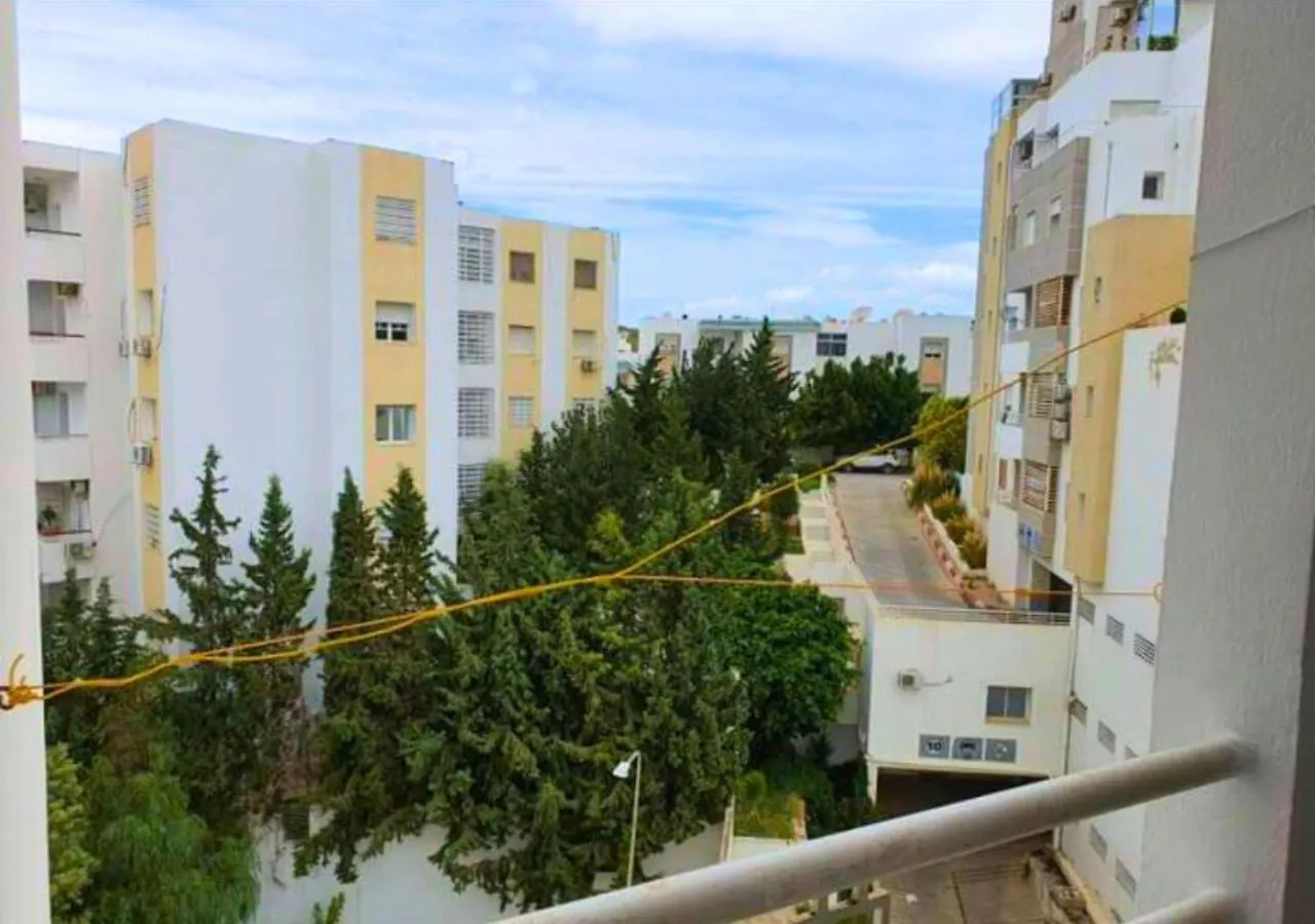 Appartement 141M2 Moderne Haut Standing De 3 Chambres - Internet Fibre A Ennasr 2 - Ideal Pour Famille - Service Navette Borj Turki