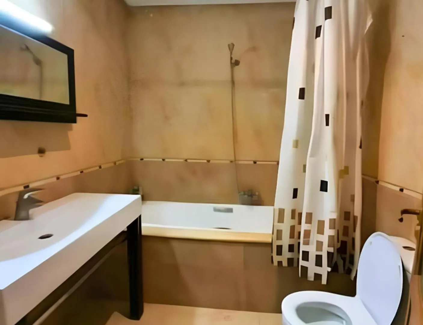 Appartement 141M2 Moderne Haut Standing De 3 Chambres - Internet Fibre A Ennasr 2 - Ideal Pour Famille - Service Navette Borj Turki