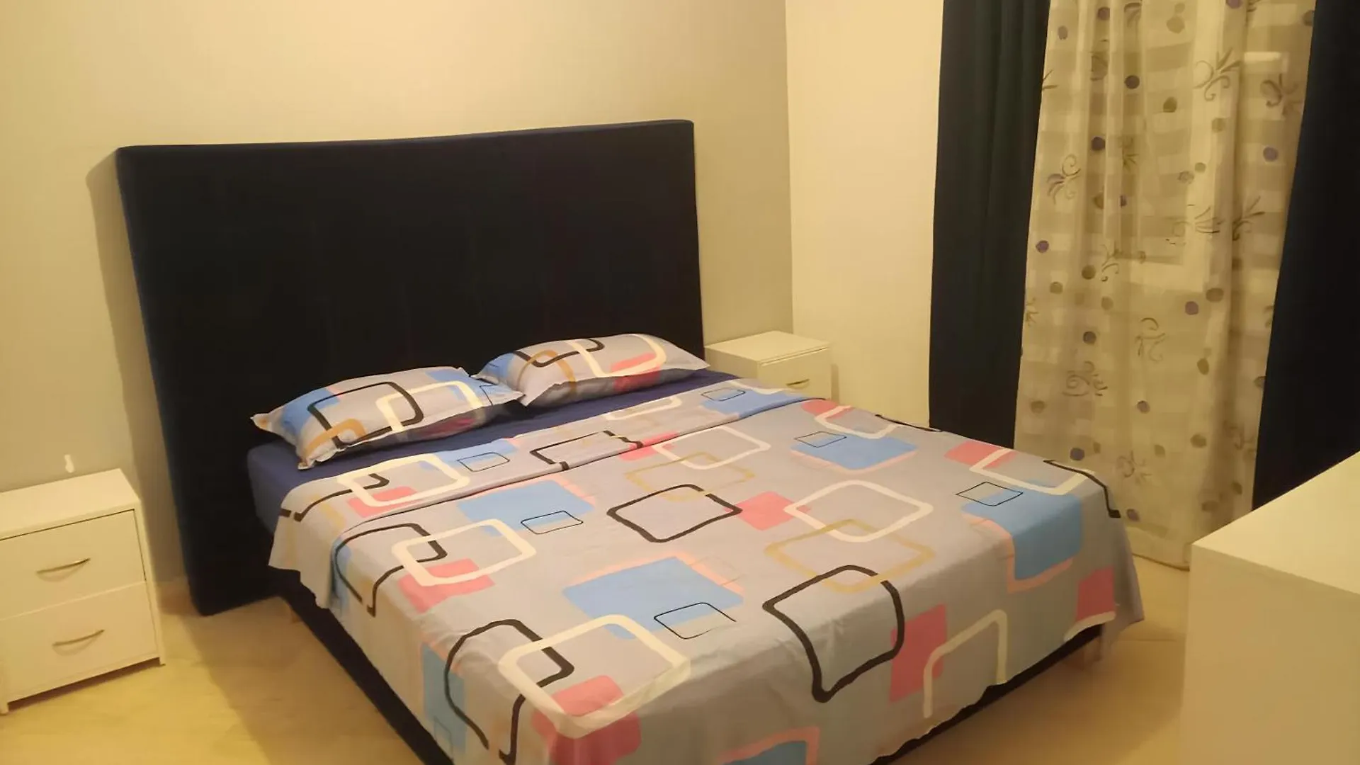 Appartement 141M2 Moderne Haut Standing De 3 Chambres - Internet Fibre A Ennasr 2 - Ideal Pour Famille - Service Navette Borj Turki Apartment