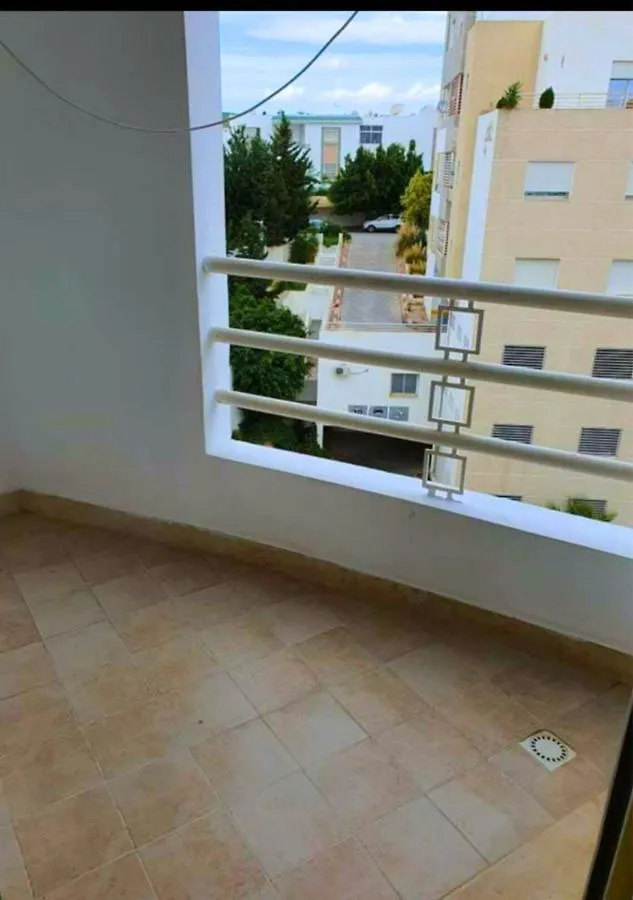 Appartement 141M2 Moderne Haut Standing De 3 Chambres - Internet Fibre A Ennasr 2 - Ideal Pour Famille - Service Navette Borj Turki Apartment
