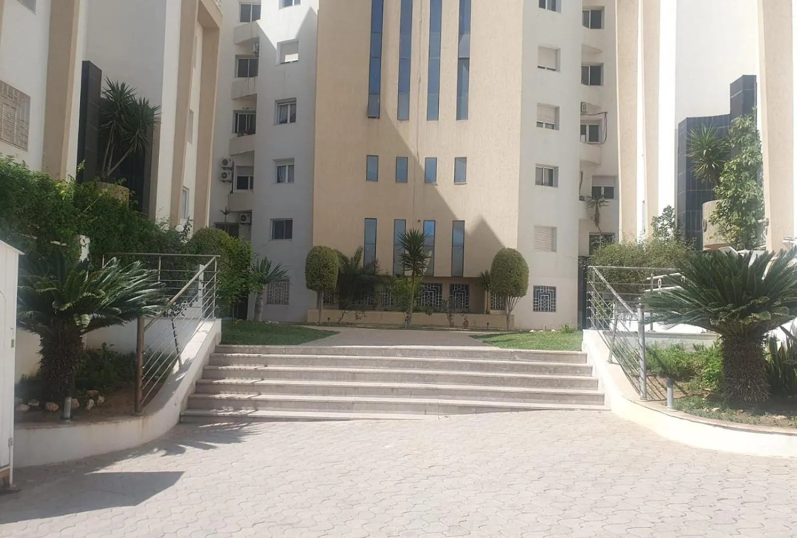 Apartment Appartement 141M2 Moderne Haut Standing De 3 Chambres - Internet Fibre A Ennasr 2 - Ideal Pour Famille - Service Navette Borj Turki Tunisia